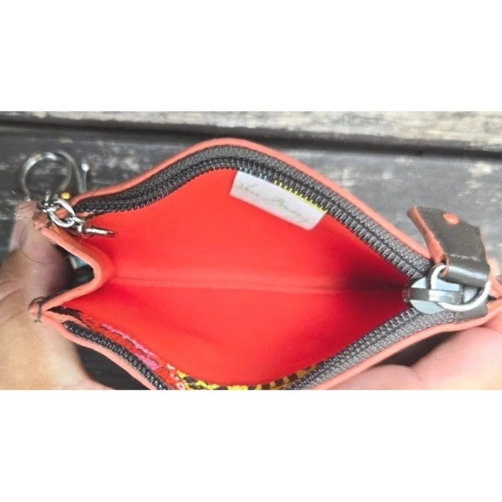 Vera Bradley faux minimal carrying